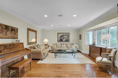 33 McCulloch Drive, Dix Hills, NY 11746 - Photo 7