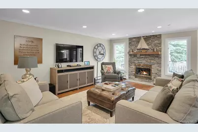 33 McCulloch Drive, Dix Hills, NY 11746 - Photo 17