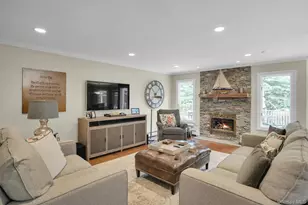 33 McCulloch Dr, Dix Hills, NY 11746 - Photo 17