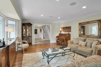 33 McCulloch Drive, Dix Hills, NY 11746 - Photo 9