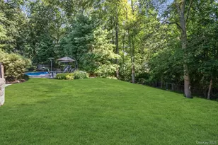 33 McCulloch Dr, Dix Hills, NY 11746 - Photo 49