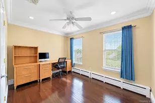 1050 N Broome Ave, Lindenhurst, NY 11757 - Photo 9