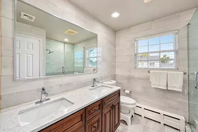 1050 N Broome Avenue, Lindenhurst, NY 11757 - Photo 15