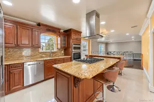 1050 N Broome Ave, Lindenhurst, NY 11757 - Photo 7