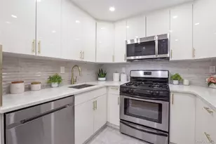 62-48 60th Pl, Ridgewood, NY 11385 - Photo 3