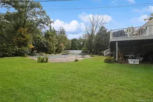 35 Peppermint Rd, Commack, NY 11725 - Photo 25