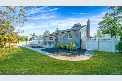 29 Edgewater Avenue, Bayport, NY 11705 - Photo 3