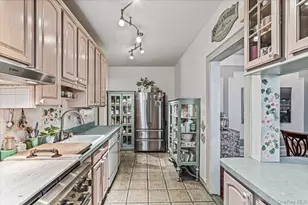 22-12 35th St, Astoria, NY 11105 - Photo 13