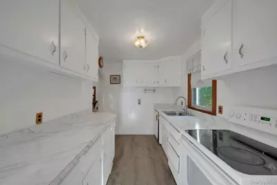 118 Circular Street, Thornwood, NY 10594 - Photo 13