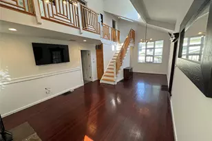 7 Warner Ave, Roslyn Heights, NY 11577 - Photo 3