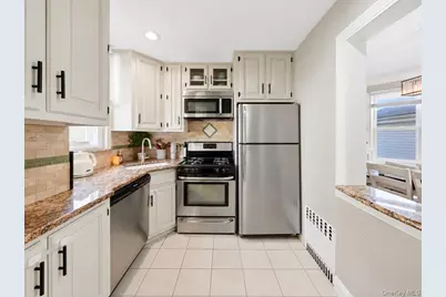 221 Edgewood Avenue, Yonkers, NY 10704 - Photo 7