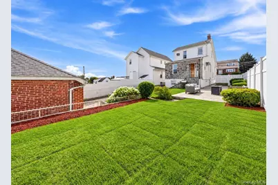 221 Edgewood Avenue, Yonkers, NY 10704 - Photo 35