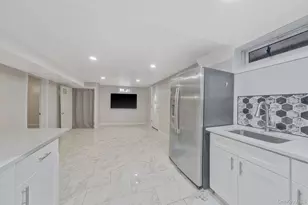 231 W Woodside Ave, Patchogue, NY 11772 - Photo 15