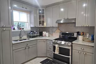 127 Amherst Rd, Valley Stream, NY 11581 - Photo 3