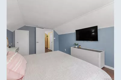 35 79th Avenue, New Hyde Park, NY 11040 - Photo 9