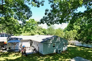 142 Palmer St, Brentwood, NY 11717 - Photo 19