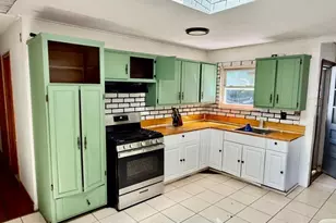 142 Palmer St, Brentwood, NY 11717 - Photo 9
