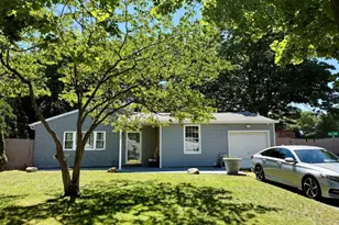 142 Palmer St, Brentwood, NY 11717 - Photo 3