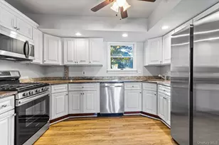 10 Sunset Dr, Centereach, NY 11720 - Photo 9