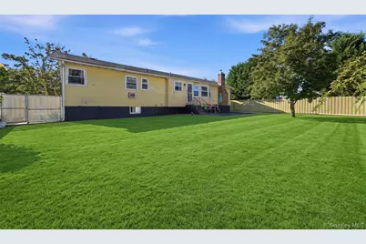 10 Francisco Avenue, Central Islip, NY 11722 - Photo 5