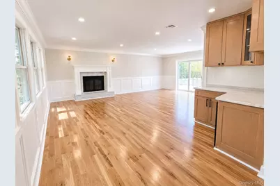 7 Shoreham Drive W, Dix Hills, NY 11746 - Photo 13