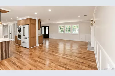 7 Shoreham Drive W, Dix Hills, NY 11746 - Photo 21