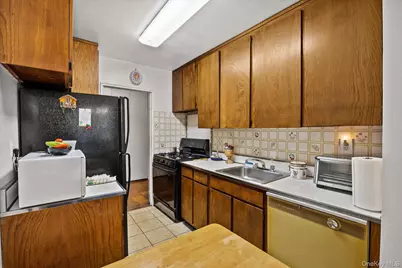 1874 Pelham Parkway S #2R, Bronx, NY 10461 - Photo 9