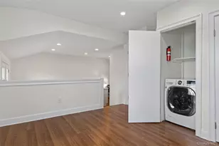 11 Sintsink Dr W, Port Washington, NY 11050 - Photo 17