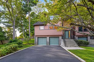 8 Adams Ct, Oyster Bay, NY 11771 - Photo 3