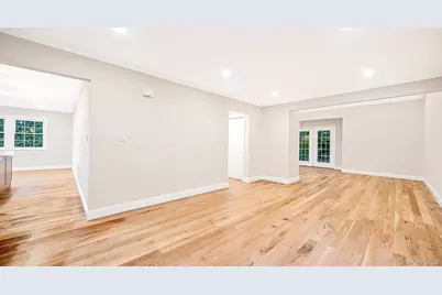 8 Adams Court, Oyster Bay, NY 11771 - Photo 23