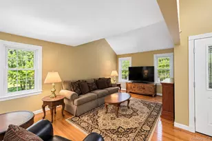 413 Hewlett Ave, Patchogue, NY 11772 - Photo 17