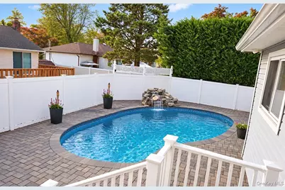 108 Forsythia Lane, North Babylon, NY 11703 - Photo 21