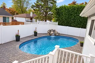 108 Forsythia Ln, North Babylon, NY 11703 - Photo 21