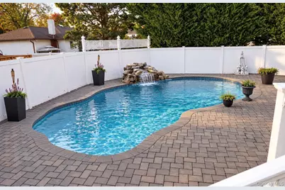 108 Forsythia Lane, North Babylon, NY 11703 - Photo 3