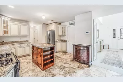 13 Glenmore Avenue, Brentwood, NY 11717 - Photo 5