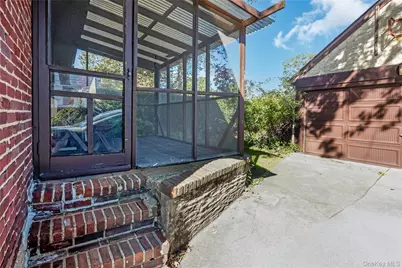 81 Marshall Avenue, Floral Park, NY 11001 - Photo 9