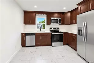 427 36th St, Lindenhurst, NY 11757 - Photo 23