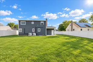 427 36th St, Lindenhurst, NY 11757 - Photo 5