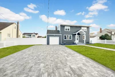 427 36th Street, Lindenhurst, NY 11757 - Photo 3