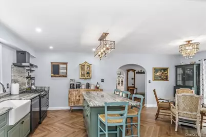 8 Woodland Road, Valley Stream, NY 11581 - Photo 9