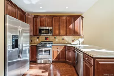 193 Pond View Drive, Port Washington, NY 11050 - Photo 5