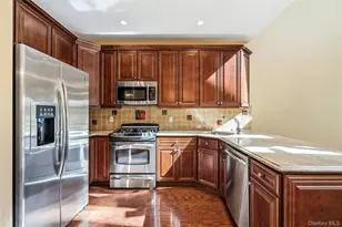 193 Pond View Dr, Port Washington, NY 11050 - Photo 5