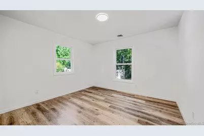 340 N Indiana Avenue, Lindenhurst, NY 11757 - Photo 9