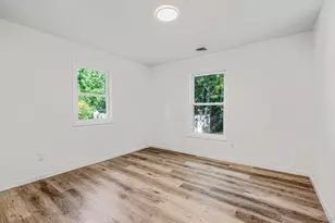 340 N Indiana Ave, Lindenhurst, NY 11757 - Photo 9