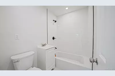 340 N Indiana Avenue, Lindenhurst, NY 11757 - Photo 11