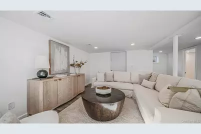 340 N Indiana Avenue, Lindenhurst, NY 11757 - Photo 13