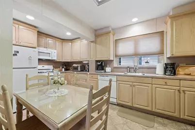 85 Magnolia Avenue, Floral Park, NY 11001 - Photo 17