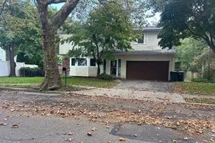 4 Shire Ct, Greenlawn, NY 11740 - Photo 3