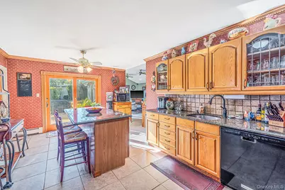 116 Avenue B, Holbrook, NY 11741 - Photo 5