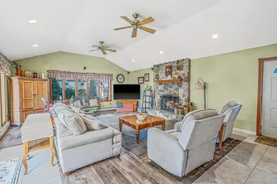 116 Avenue B, Holbrook, NY 11741 - Photo 7